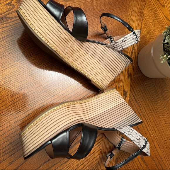 Ivanka Trump Black Wedge Sandals with Open Toe and Platform - Picture 6 of 9